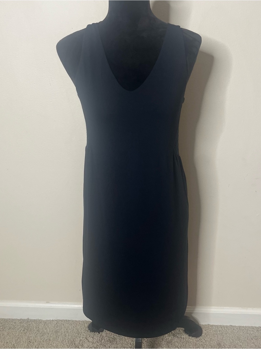 Kuhl Women’s Black Jersey Knit V~Neck Sleeveless Back Lace Knee Length Dress S